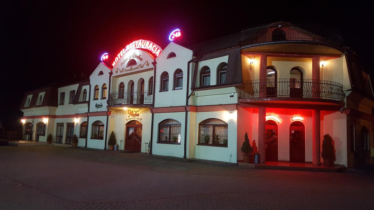 Zajazd Miechus Miechów Exteriér fotografie